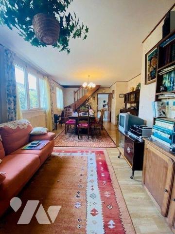 A Vendre à Perros-Guirec (22700) en Côtes-d'Armor (22) maison de type 5 d'une surface habitable...