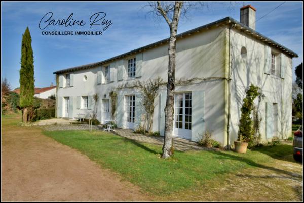 Clisson (44190) CLISSON Propriété de 287 m² hab (6 ch, bureau), garage et 3889 m² de jardin.