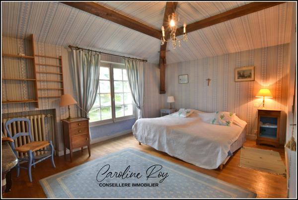 Clisson (44190) CLISSON Propriété de 287 m² hab (6 ch, bureau), garage et 3889 m² de jardin.