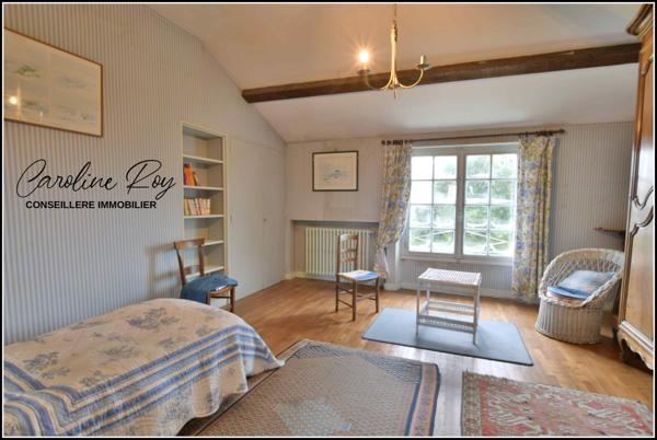 Clisson (44190) CLISSON Propriété de 287 m² hab (6 ch, bureau), garage et 3889 m² de jardin.