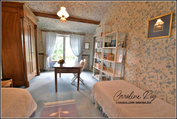 Clisson (44190) CLISSON Propriété de 287 m² hab (6 ch, bureau), garage et 3889 m² de jardin.