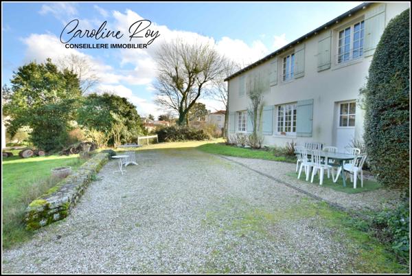 Clisson (44190) CLISSON Propriété de 287 m² hab (6 ch, bureau), garage et 3889 m² de jardin.