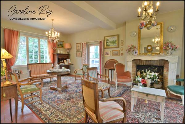 Clisson (44190) CLISSON Propriété de 287 m² hab (6 ch, bureau), garage et 3889 m² de jardin.