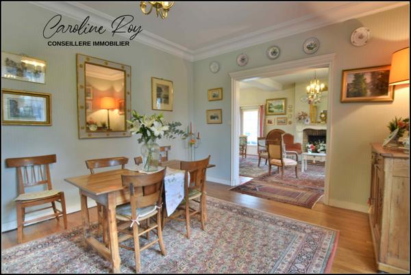 Clisson (44190) CLISSON Propriété de 287 m² hab (6 ch, bureau), garage et 3889 m² de jardin.