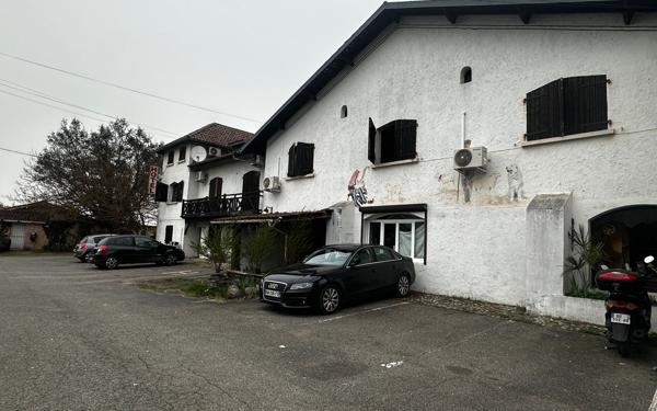 Immeuble à vendre    34 pièces •  Barbazan-Debat