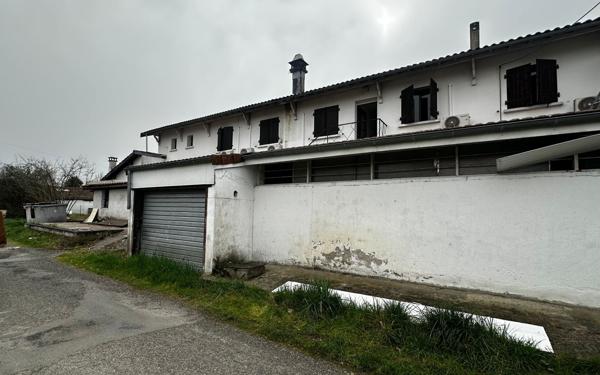 Immeuble à vendre    34 pièces •  Barbazan-Debat