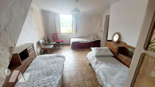 maison de village avec 2 appartements T2 et T4 à rénover