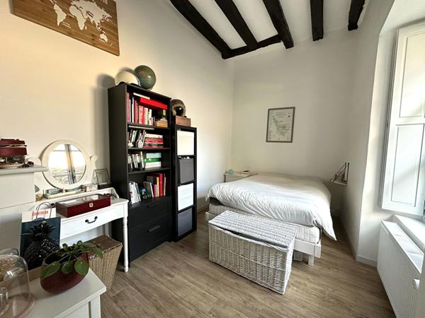 DOUTRE BEAU T3 MEUBLE disponible le 01/04