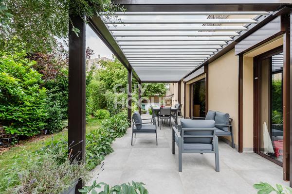 Plateau Croix-Rousse - Villa 332 m² - Sous-sol - Garage -