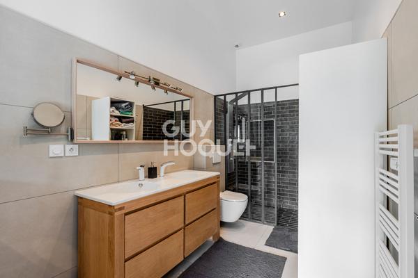 Plateau Croix-Rousse - Villa 332 m² - Sous-sol - Garage -