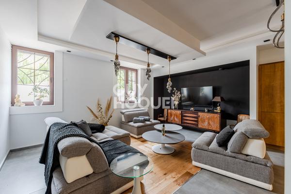 Plateau Croix-Rousse - Villa 332 m² - Sous-sol - Garage -