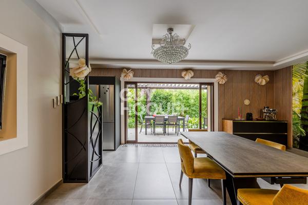 Plateau Croix-Rousse - Villa 332 m² - Sous-sol - Garage -