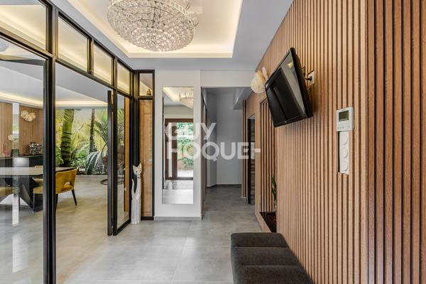 Plateau Croix-Rousse - Villa 332 m² - Sous-sol - Garage -