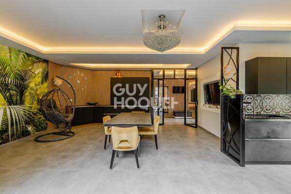 Plateau Croix-Rousse - Villa 332 m² - Sous-sol - Garage -