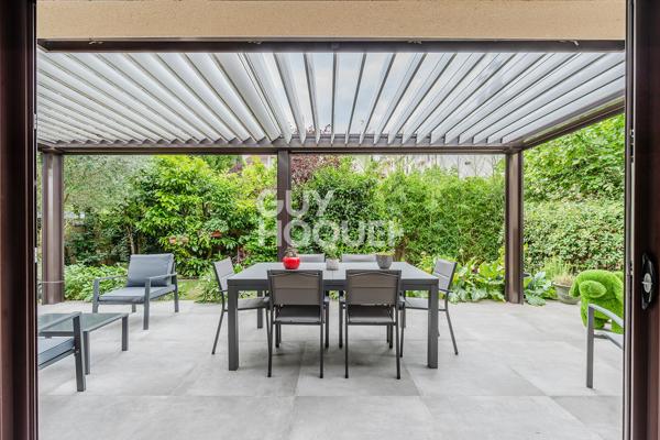 Plateau Croix-Rousse - Villa 332 m² - Sous-sol - Garage -