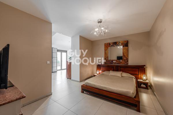 Plateau Croix-Rousse - Villa 332 m² - Sous-sol - Garage -