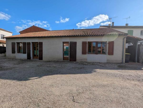 Maison de plain pied sur le bourg de Vouillé