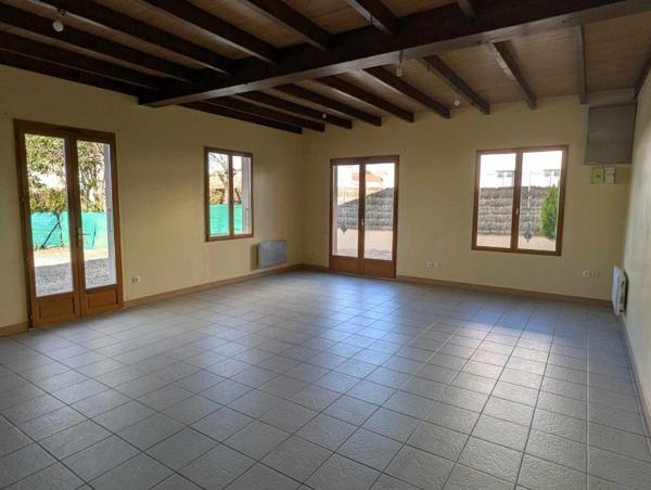 Maison de plain pied sur le bourg de Vouillé