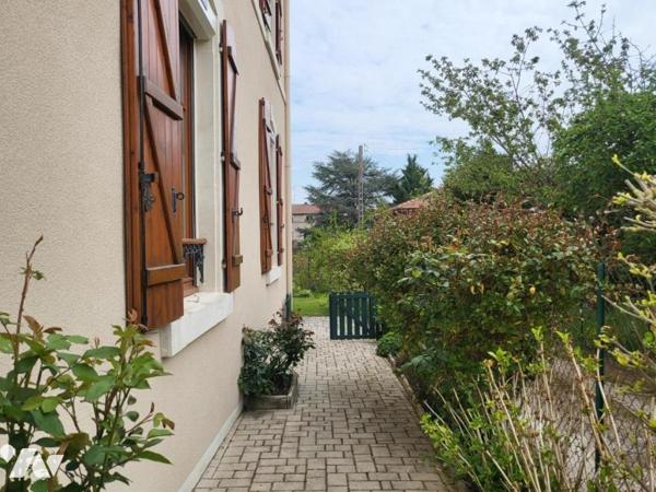 BELLE MAISON DE MAITRE AVEC GARAGES, JARDIN et VERGER