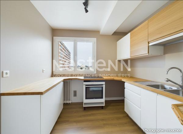 A Aurillac, quartier de la Grand Poste, à vendre Appartement de 3 pièces avec cave.