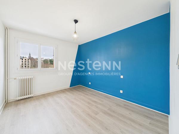 A Aurillac, quartier de la Grand Poste, à vendre Appartement de 3 pièces avec cave.