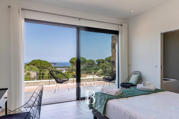 Sainte-Lucie-de-Porto-Vecchio, Villa 5 Chambres -  300 m² à vendre