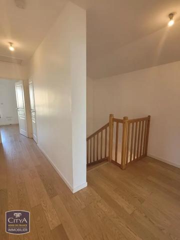 Maison à louer 4 pièces 109.6m² Hautmont (59330)