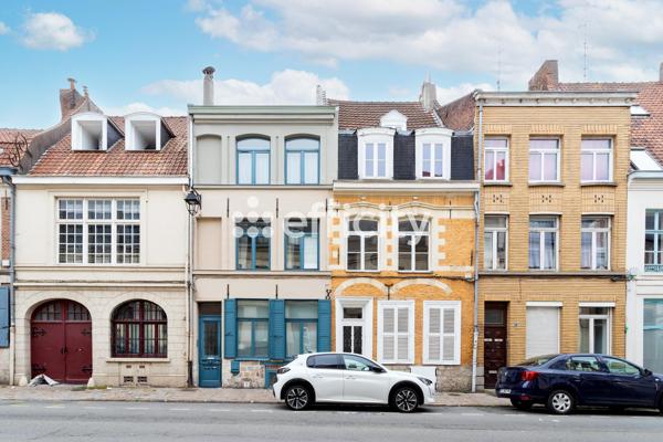 Maison
         6 pièces
        - 195 m² Exclusivité 698 000 € *