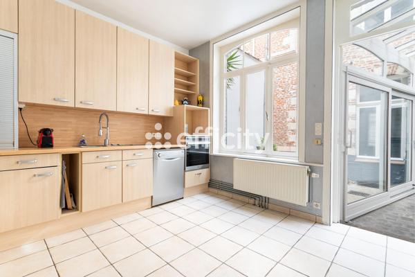 Maison
         6 pièces
        - 195 m² Exclusivité 698 000 € *