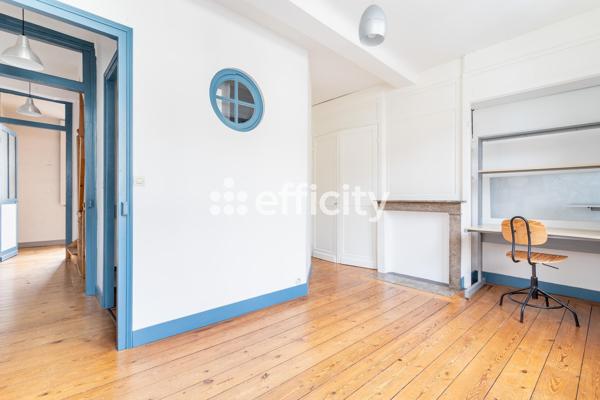 Maison
         6 pièces
        - 195 m² Exclusivité 698 000 € *