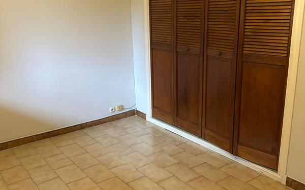 Appartement à louer    3 pièces • 49 m2 Six-Fours-les-Plages