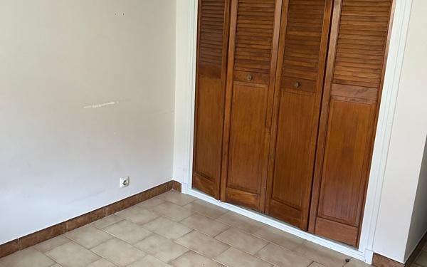 Appartement à louer    3 pièces • 49 m2 Six-Fours-les-Plages