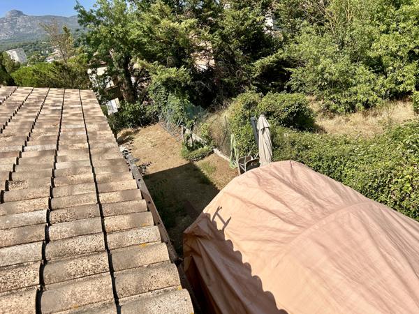 AU CALME CHEMIN SANS ISSU