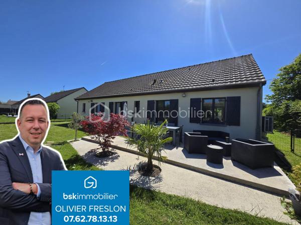 Magnifique Pavillon de plain pied de 121m² à  Cuffy

Dans un joli coin de campagne, situé dans la jolie commune de Cuffy, proche de toutes les commodités, écoles et commerces de Cuffy et de La Guerche Sur L' Aubois, nous vous présentons ce magnifique pavillon construit en 1998 d'une superficie habitable de 121 m² de plain pied, le tout sur un beau terrain arboré et clôturé de 836m².

Cette maison dispose d'une entrée qui dessert une grande pièce de vie de 50m², composée d'un salon séjour, ainsi que d'une cuisine récente ouverte aménagée et équipée avec ilôt central. La pièce de vie bénéficie de deux portes fenêtres qui donne sur une grande terrasse extèrieure.
Côté pratique, cette pièce de vie dispose d'un placard penderie à l'entrée.
Toujours depuis l'entrée un dégagement dessert un wc indépendant, une salle de bain avec douche et baignoire, ainsi que cinq chambres 4 de 10m² et une de 16m² dont quatres sont équipées de meubles dressings.
Cette maison se complète d'un espace cellier pour les machines qui donne sur le jardin.

Tous les sols de cette maison sont en carrelage (pièces à vivre, salle d'eau, cuisine) ou en parquet (chambres) , elle comporte une isolation double vitrage bois exotique sur toutes les pièces à vivre, des volets bois standards, un chauffage type pompe à chaleur réversible  Air /Air  et d'un ballon production d'eau chaude. Elle dispose de combles bien isolés et une toiture en tuiles mécaniques terre cuite en très bon état.

A l’extérieur, cette maison dispose d'une grande terrasse de 30 m² et d'un portail , le tout sur une parcelle d'environ 836m² de terrain sans vis à vis clôturé, arboré et bien entretenu .
Cette maison dispose d'un assainissement collectif de type tout-à-l'égout.

Les plus: La qualité générale du bien et son aménagement contemporain, sa proximité avec toutes les commodités de la jolie commune de La Guerche sur L'Aubois, sa pièce de vie et sa cuisine équipée, sa grande terrasse et son beau terrain.

 Photos supplémentaires disponibles sur BSK IMMOBILIER > Nos conseillers > Olivier FRESLON
 Pour tout renseignement complémentaire ou pour une visite, contactez moi au 07.62.78.13.13

Idéale pour une grande famille, cette maison est une belle opportunité à saisir, un joli coup de coeur!!!