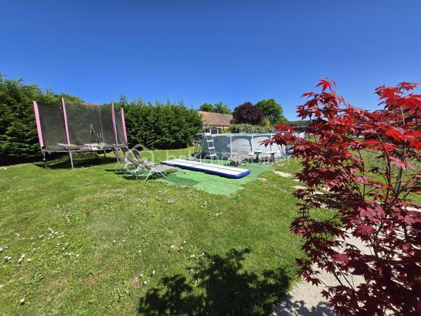 Magnifique Pavillon de plain pied de 121m² à  Cuffy

Dans un joli coin de campagne, situé dans la jolie commune de Cuffy, proche de toutes les commodités, écoles et commerces de Cuffy et de La Guerche Sur L' Aubois, nous vous présentons ce magnifique pavillon construit en 1998 d'une superficie habitable de 121 m² de plain pied, le tout sur un beau terrain arboré et clôturé de 836m².

Cette maison dispose d'une entrée qui dessert une grande pièce de vie de 50m², composée d'un salon séjour, ainsi que d'une cuisine récente ouverte aménagée et équipée avec ilôt central. La pièce de vie bénéficie de deux portes fenêtres qui donne sur une grande terrasse extèrieure.
Côté pratique, cette pièce de vie dispose d'un placard penderie à l'entrée.
Toujours depuis l'entrée un dégagement dessert un wc indépendant, une salle de bain avec douche et baignoire, ainsi que cinq chambres 4 de 10m² et une de 16m² dont quatres sont équipées de meubles dressings.
Cette maison se complète d'un espace cellier pour les machines qui donne sur le jardin.

Tous les sols de cette maison sont en carrelage (pièces à vivre, salle d'eau, cuisine) ou en parquet (chambres) , elle comporte une isolation double vitrage bois exotique sur toutes les pièces à vivre, des volets bois standards, un chauffage type pompe à chaleur réversible  Air /Air  et d'un ballon production d'eau chaude. Elle dispose de combles bien isolés et une toiture en tuiles mécaniques terre cuite en très bon état.

A l’extérieur, cette maison dispose d'une grande terrasse de 30 m² et d'un portail , le tout sur une parcelle d'environ 836m² de terrain sans vis à vis clôturé, arboré et bien entretenu .
Cette maison dispose d'un assainissement collectif de type tout-à-l'égout.

Les plus: La qualité générale du bien et son aménagement contemporain, sa proximité avec toutes les commodités de la jolie commune de La Guerche sur L'Aubois, sa pièce de vie et sa cuisine équipée, sa grande terrasse et son beau terrain.

 Photos supplémentaires disponibles sur BSK IMMOBILIER > Nos conseillers > Olivier FRESLON
 Pour tout renseignement complémentaire ou pour une visite, contactez moi au 07.62.78.13.13

Idéale pour une grande famille, cette maison est une belle opportunité à saisir, un joli coup de coeur!!!