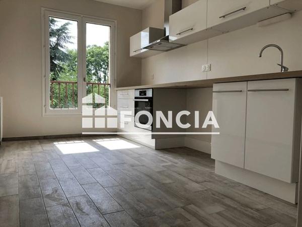 Location Appartement 3 pièces 74.11 m² - 16-18-20 RUE LEDRU ROLLIN Tours 37000