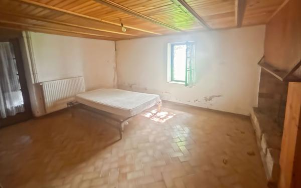 Maison à vendre    5 pièces •  Moncaut