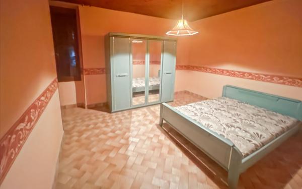 Maison à vendre    5 pièces •  Moncaut