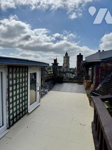Maison de charme rénovée avec toit-terrasse et vue panoramique à Senlis