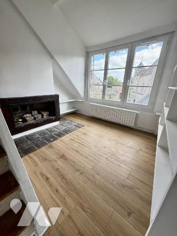 Maison de charme rénovée avec toit-terrasse et vue panoramique à Senlis