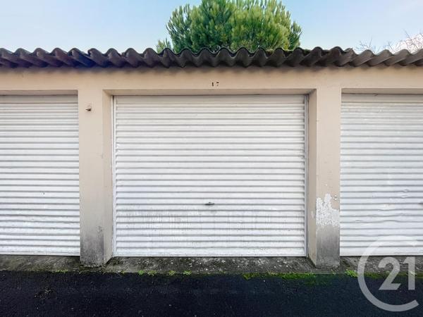Parking à vendre  13 m2 FRESNES - 94