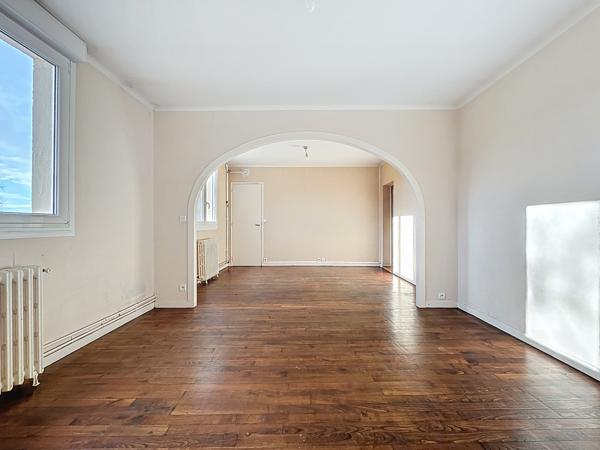 Sur la commune dynamique de Mordelles, faisant partie de Rennes métropole, venez découvrir  cette maison indépendante, sans vis à vis.