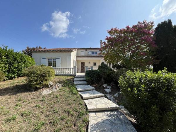 Maison à louer |  Segonzac |  6 pièces | 208 m²