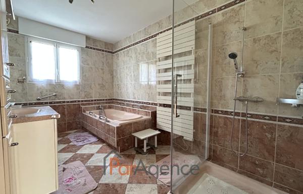 Maison familiale avec beau terrain arboré