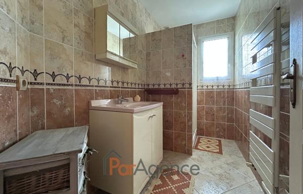 Maison familiale avec beau terrain arboré