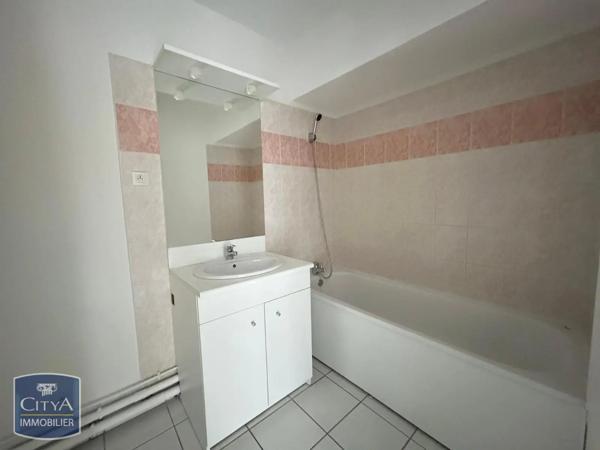 Appartement à louer 3 pièces 63.81m² Laval (53000)