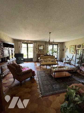 Tarascon maison d'environ 119 m² sur un terrain  clos et arboré de 529 m².