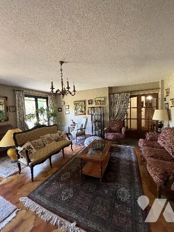 Tarascon maison d'environ 119 m² sur un terrain  clos et arboré de 529 m².