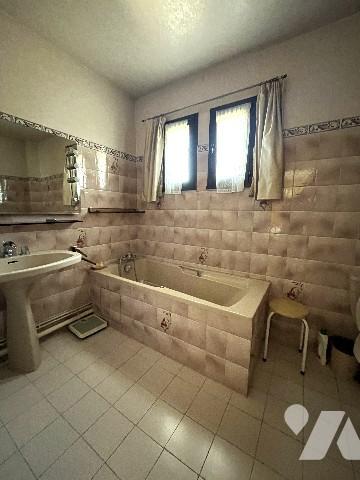 Tarascon maison d'environ 119 m² sur un terrain  clos et arboré de 529 m².