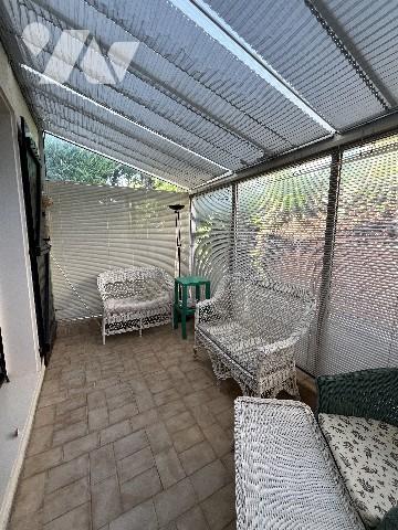 Tarascon maison d'environ 119 m² sur un terrain  clos et arboré de 529 m².